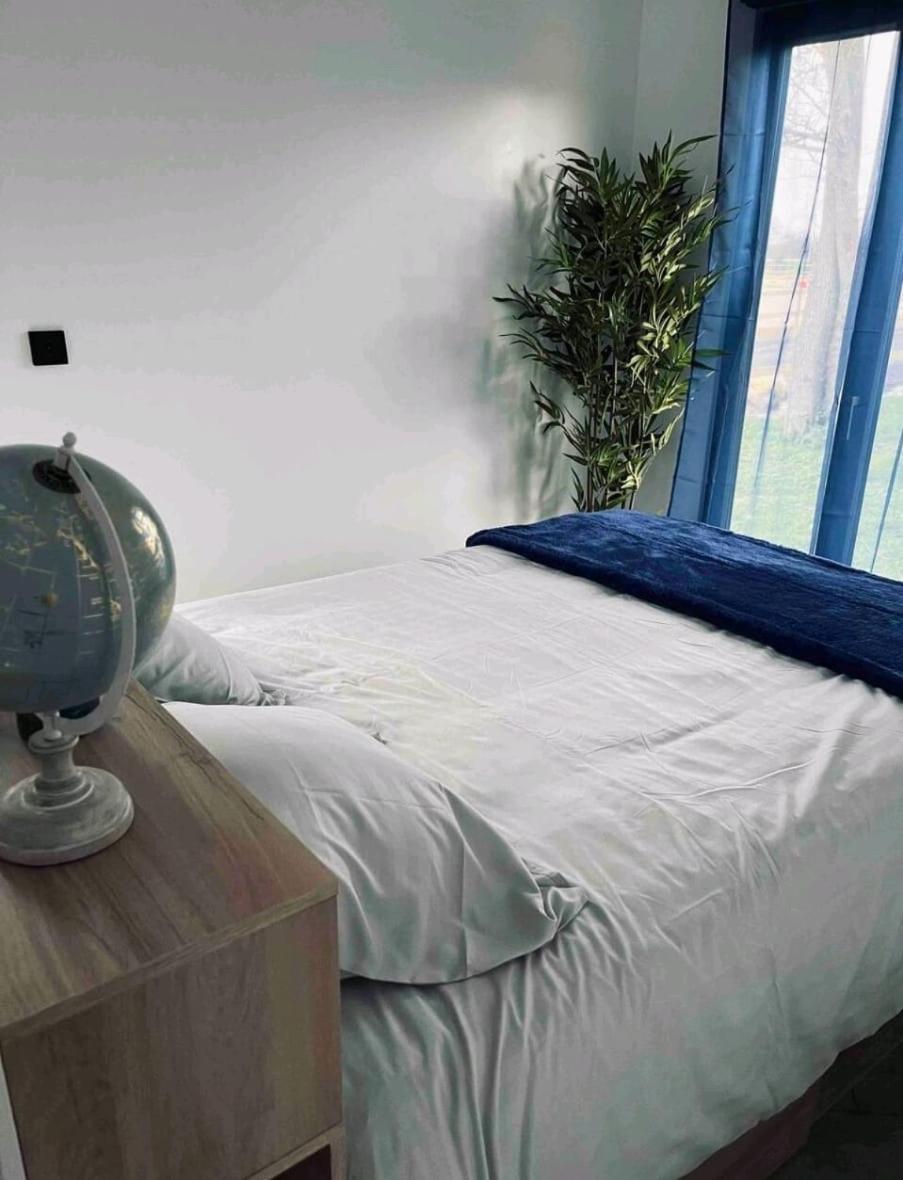 Petit Chalet Au Coeur De La Foret Proche Disney La Houssaye-en-Brie 외부 사진